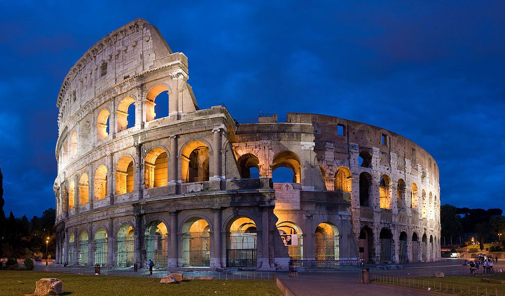 Kolosej je bil dokončan po 10 letih gradnje v obdobju vladanja Tita Flavija. Gradnjo Koloseja so obeležili z veličastnimi igrami, ki so trajale kar 100 dni. Foto: Wikimedia
