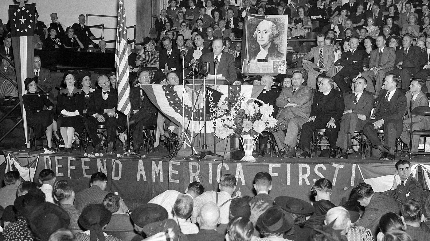 Lindbergh med govorom na zborovanju America First Committee v Fort Wayne v Indiani, 3. oktober 1941.