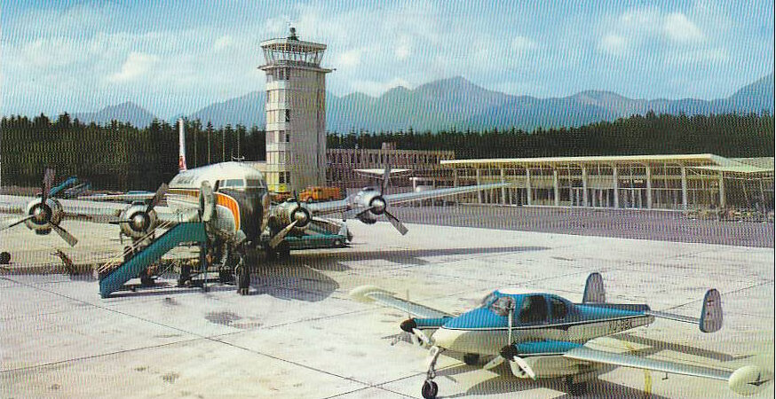 Pristanek prvega potniškega letala na Brniku