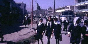 Dekletom je bilo dovoljeno iti v šolo. Šolanje je bilo celo obvezno.