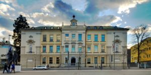 Spominska obeležja na Gimnaziji Kranj v kontekstu političnih sprememb (4. del)