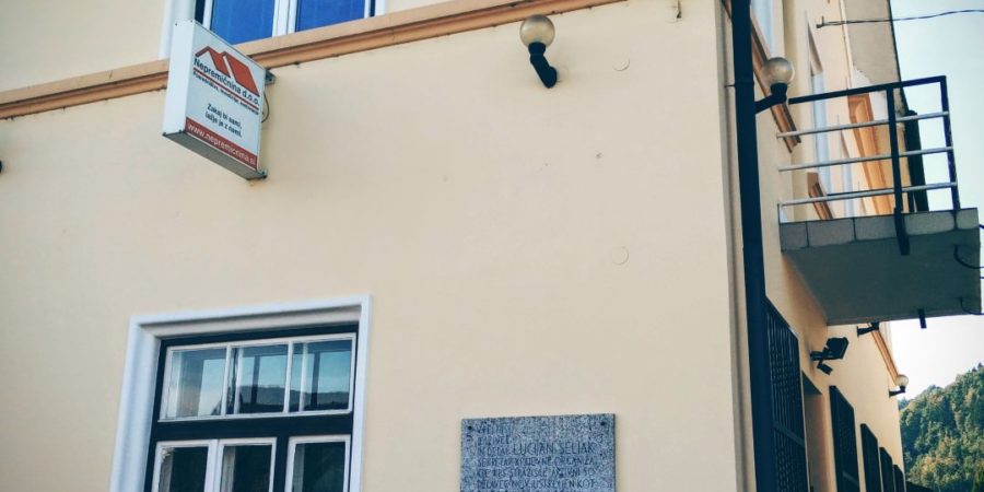 Spominska plošča Lucijanu Seljaku