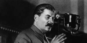 »Revolucija ne more niti objokovati svojih mrtvih niti jih ne more pokopati.«