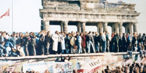 »Die Mauer ist weg!« Berlinski zid in njegov padec