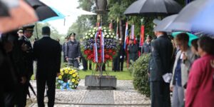 Življenji komandirja in policista = življenje 59 talcev